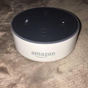 White Amazon Echo Dot